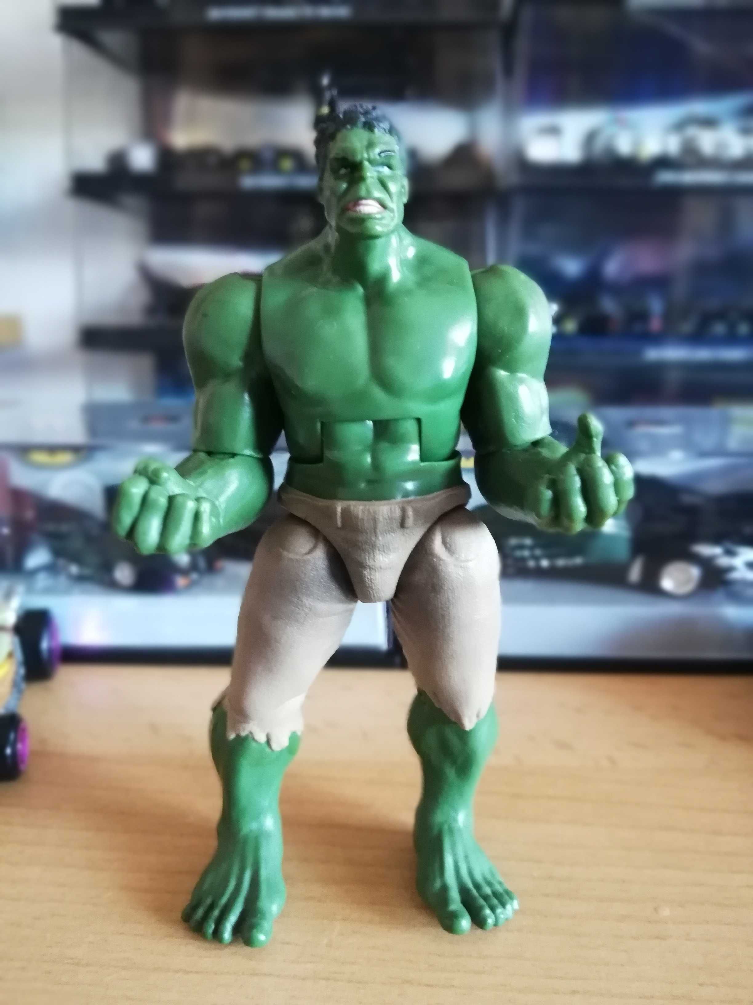 Figurina Hulk,de 14 cm, firma HASBRO 2011.