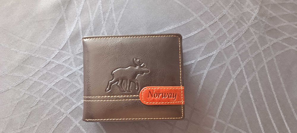 Портфейл от еленска кожа