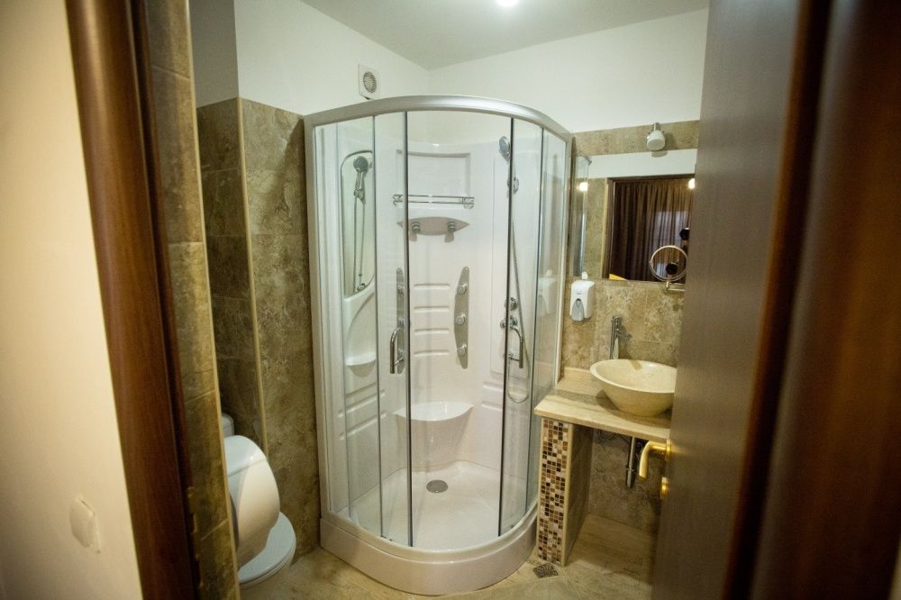 Camere Duble sau tween in regim hotelier
