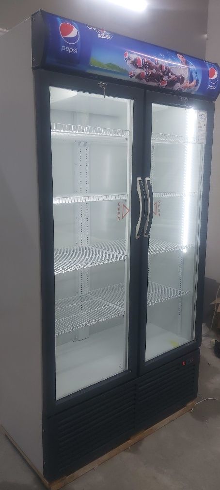 Новые двухдверный витринные холодильники.