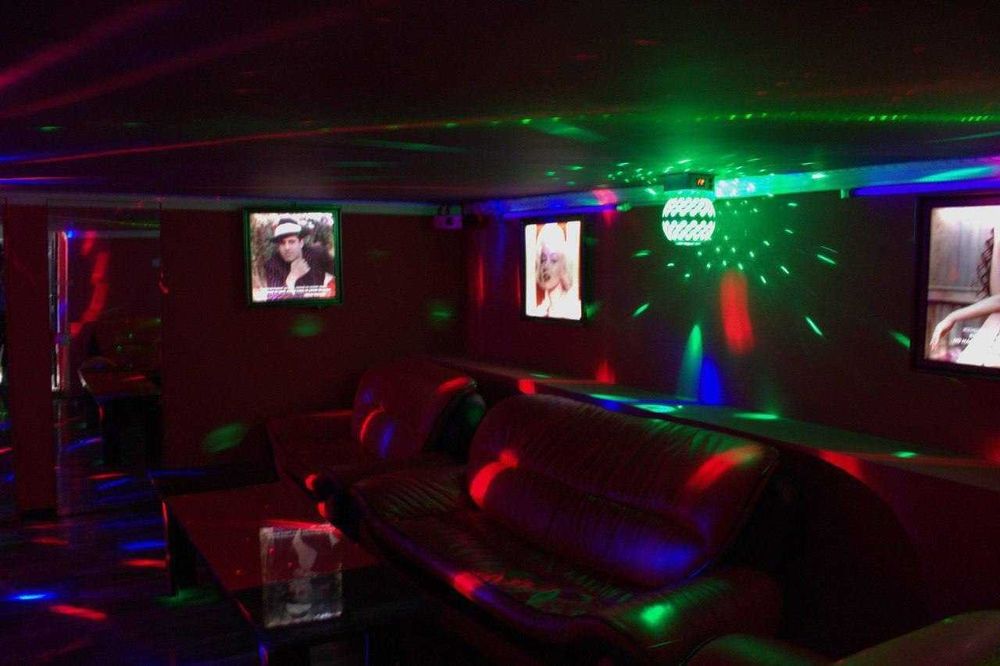 Chorvoq Bochkada 8 sotixli dacha sotiladi barcha sharoitlar bilan