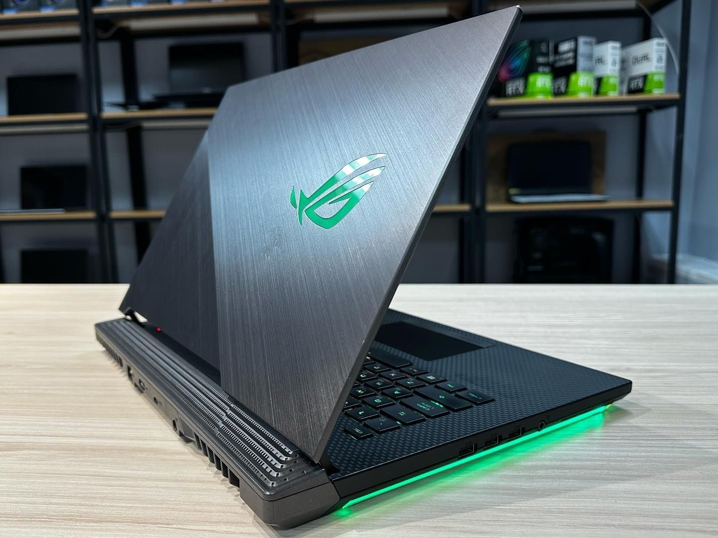 Продам Ноутбук Asus ROG Strix Scar III Carbon