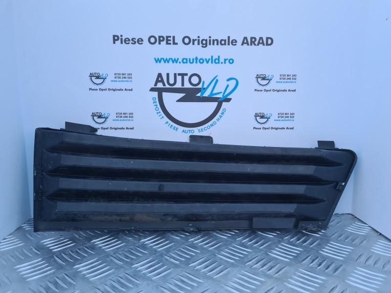 Grila proiector dreapta Opel Zafira B