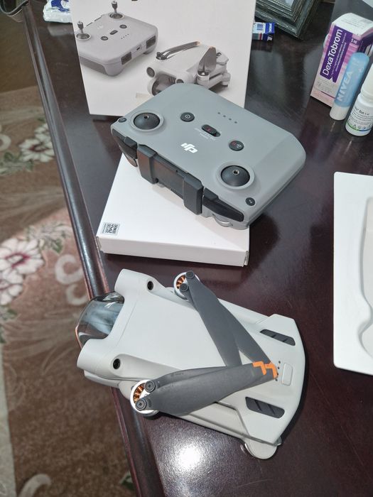 Dji mini 3 pro,la cutie cu accesoriile ce vin la cumparare