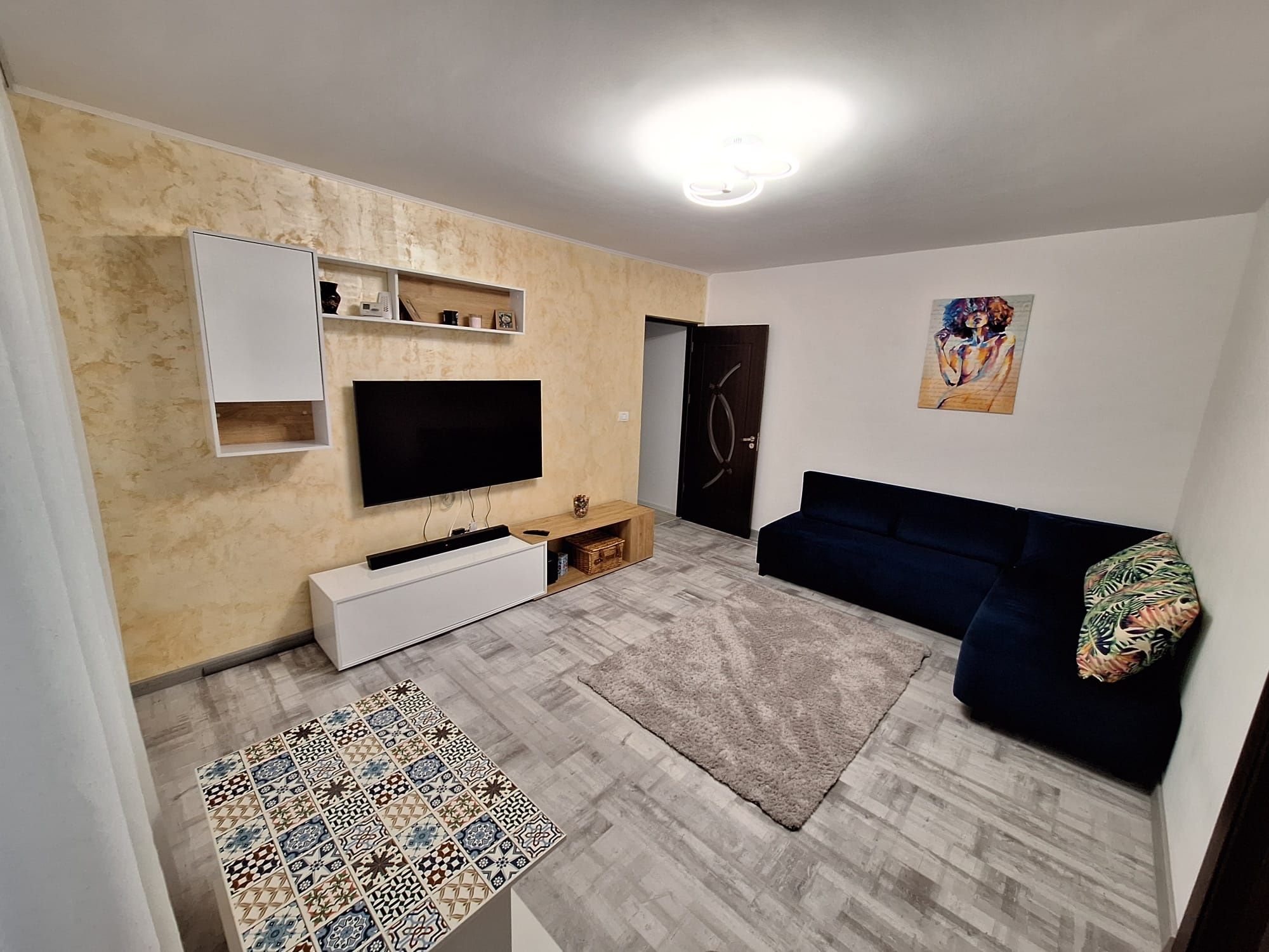 Se închiriază apartament 3 camere