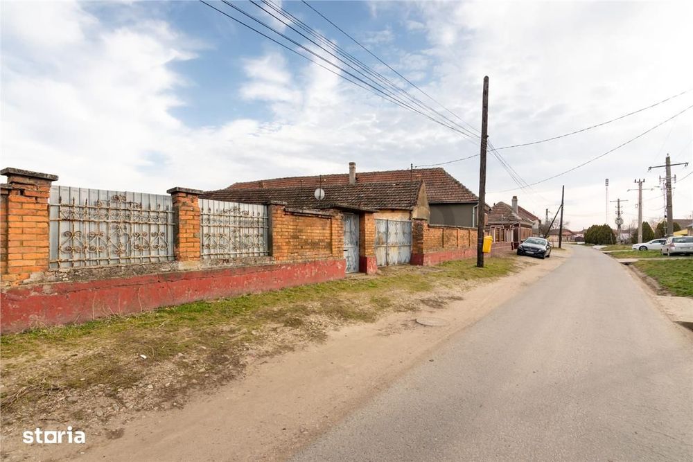 RECO Casa batraneasca cu teren generos in Girisu de Cris