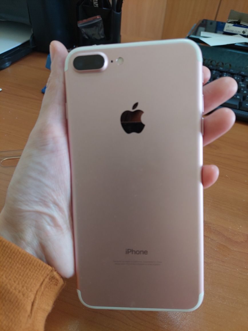 Продам iPhone7plus (розовый)