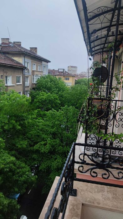 Дава се под наем Двустаен апартамент в София, Център - 60 кв.м за 950 € - Снимка #2