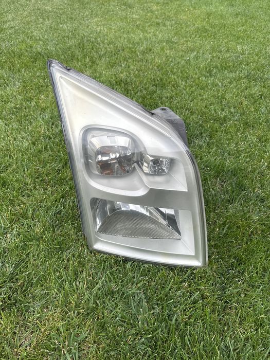 Far dreapta Ford Transit 2008