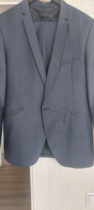 Продам брючный костюм