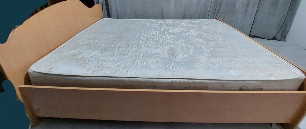 Продам двуспальную кровать