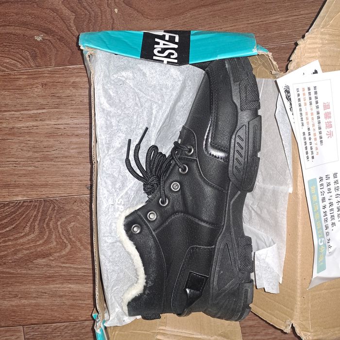 Продам ботинки зимние