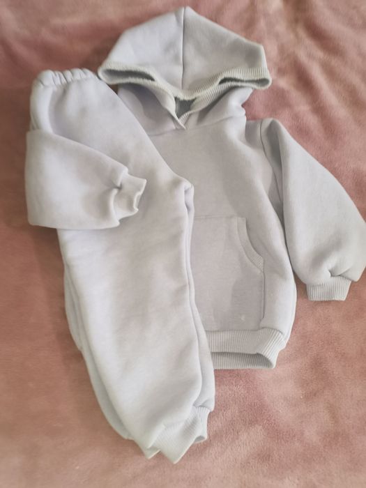 Продам костюм спортивный