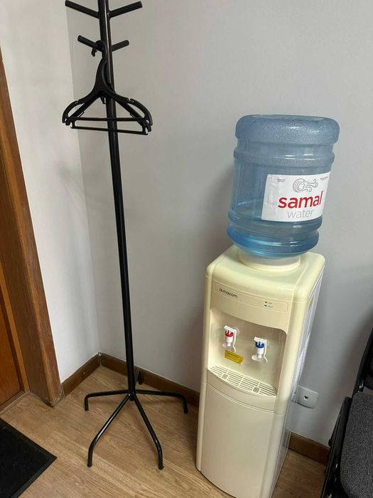 Офисная вешалка напольная