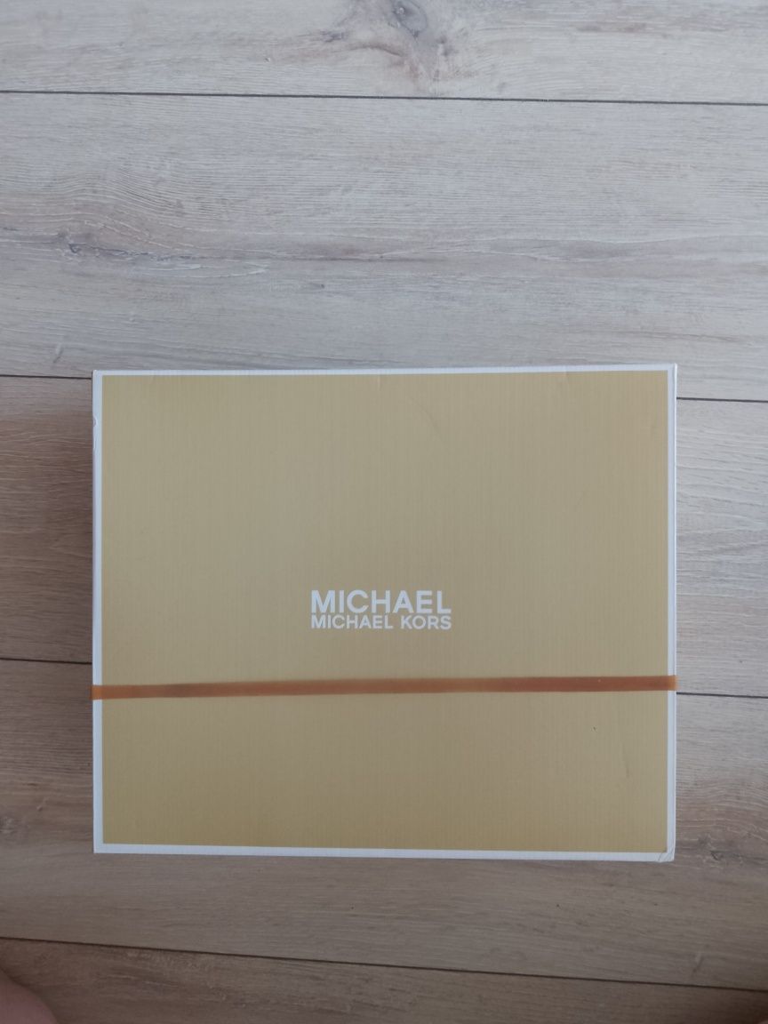 Нови Michael Kors Abigail boots suede