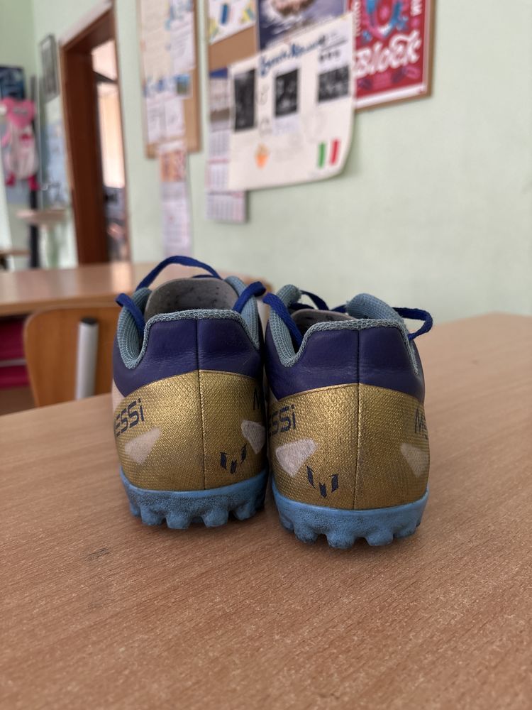 Продавам стоножки adidas x crazyfast Messi League turf