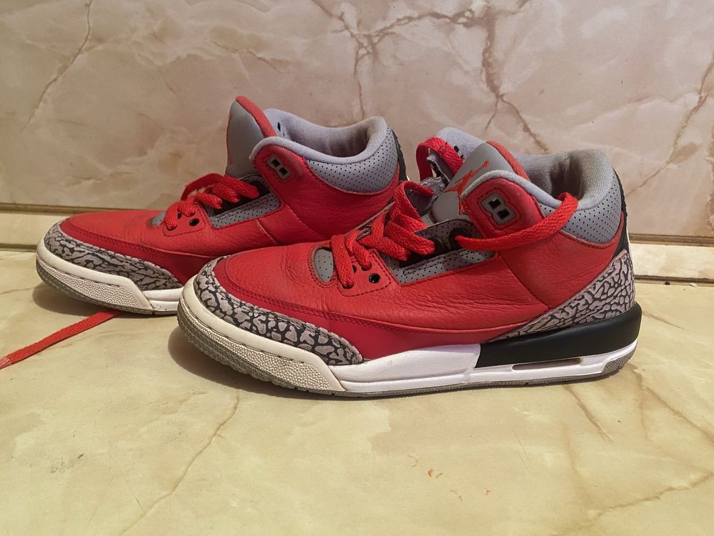 Air Jordan 3 Red