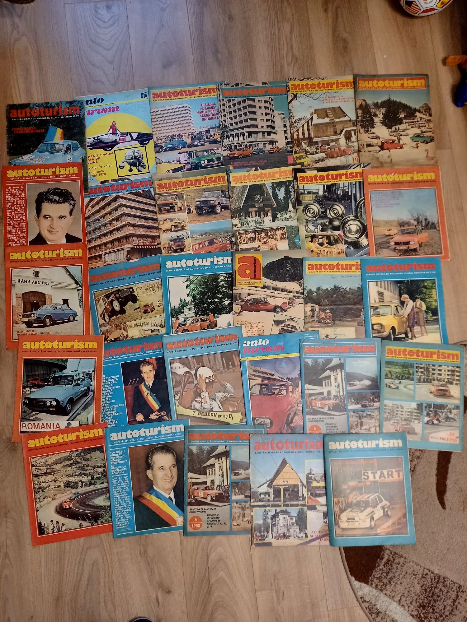 Schimb/vând 40 reviste autoturism 1970-1998
