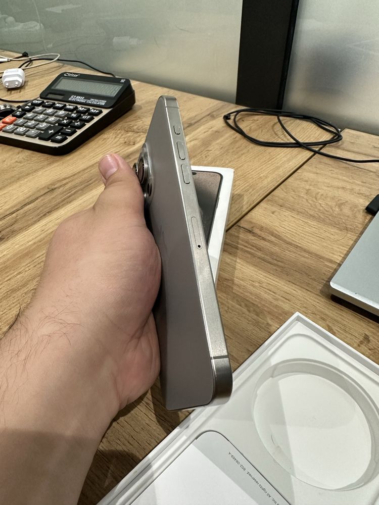 iPhone 15 pro max 256gb holati zor