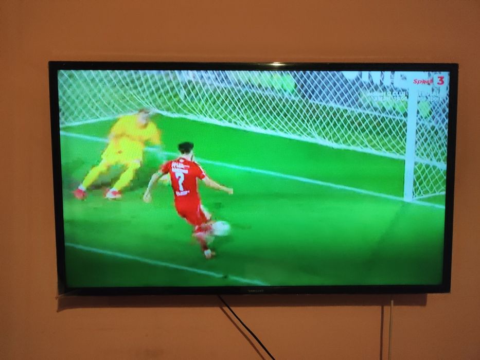 Televizor Smart SAMSUNG 106CM