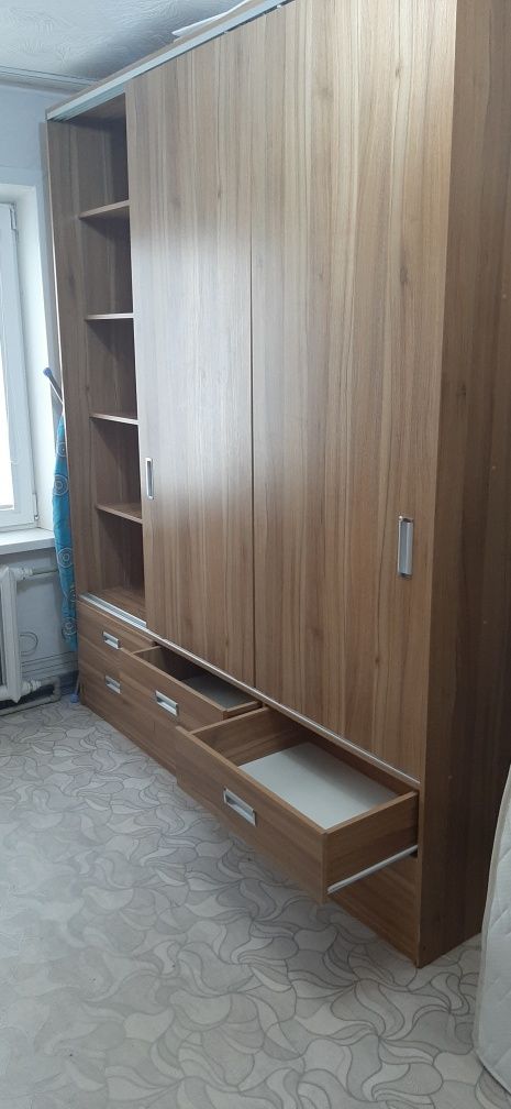 Шкаф купе б/у. В хорошем состоянии.