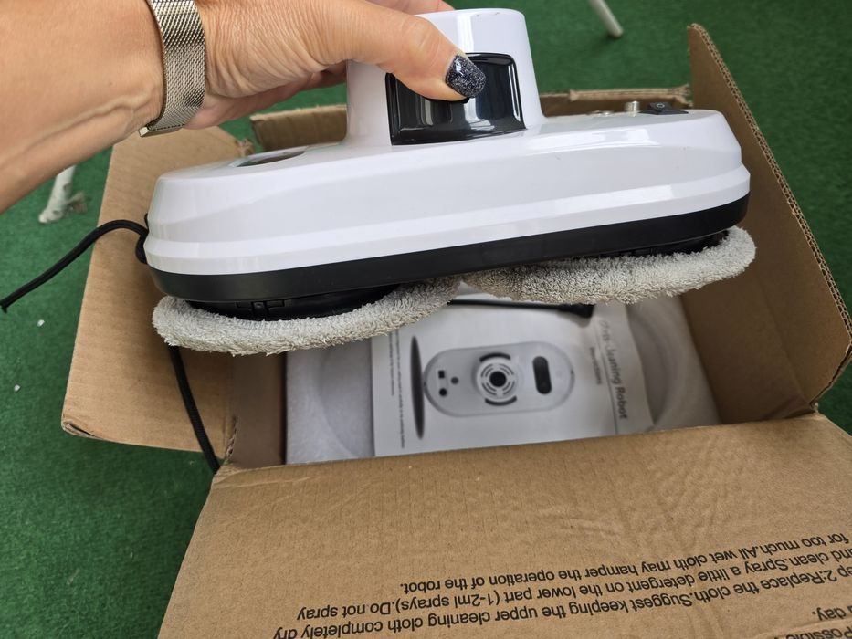 Робот за прозорци с дистанционно