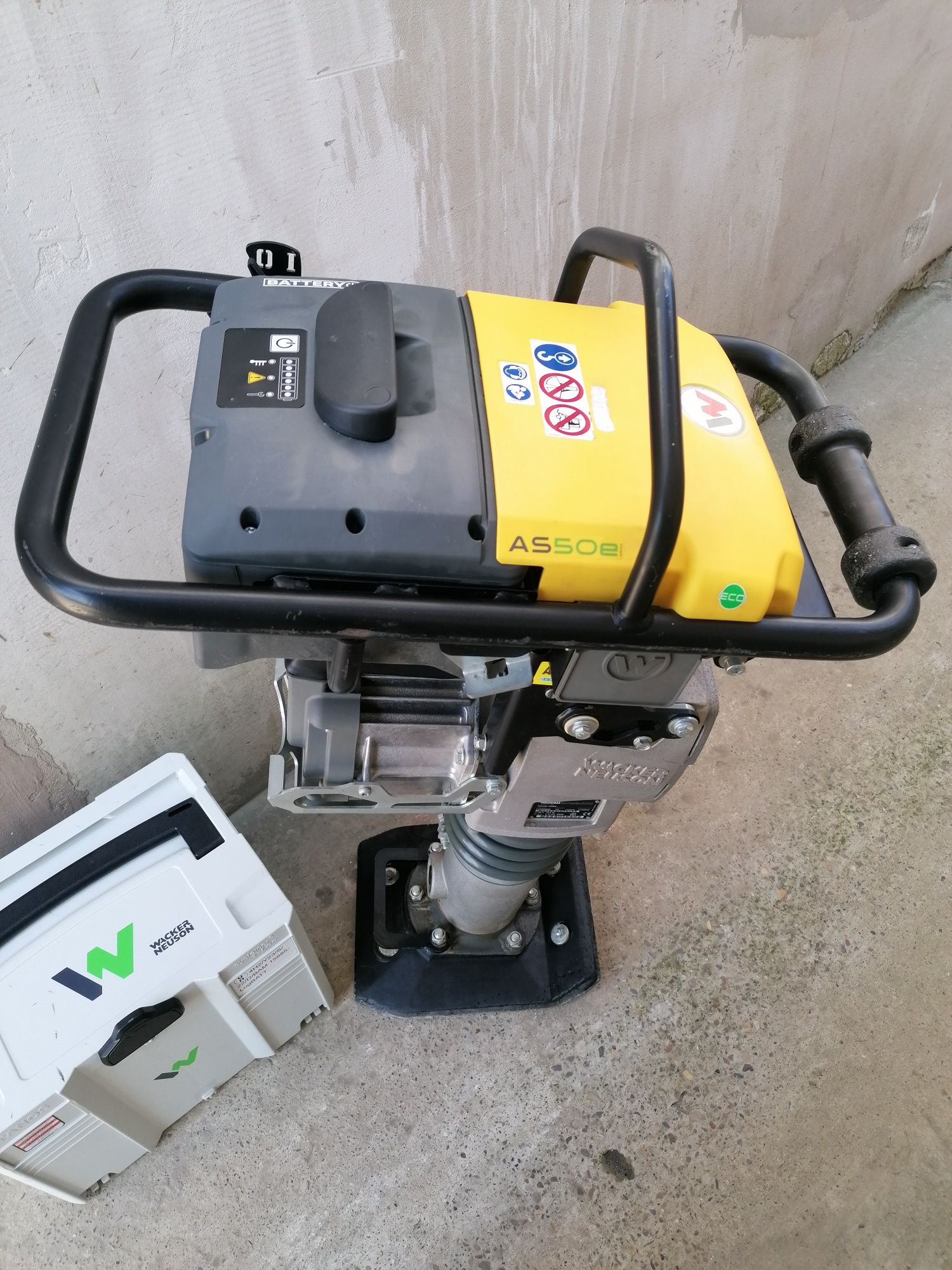 Wacker neuson as50e mai compactor bateria din 2023 hilti