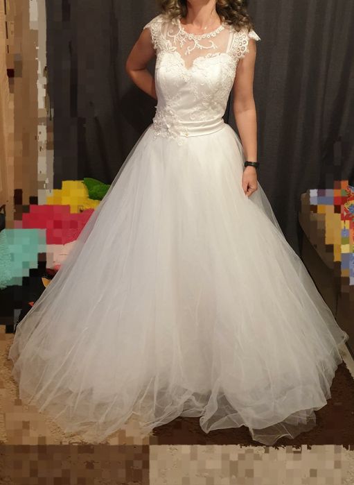 Rochie mireasa noua, nepurtata (castigata)