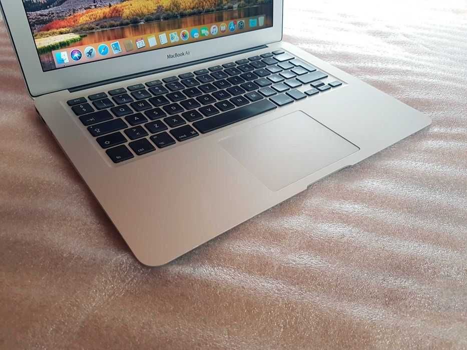 Laptop Macbook Air 13" 2015, i5, 4 GB RAM, SSD 128 GB, 365 cicluri