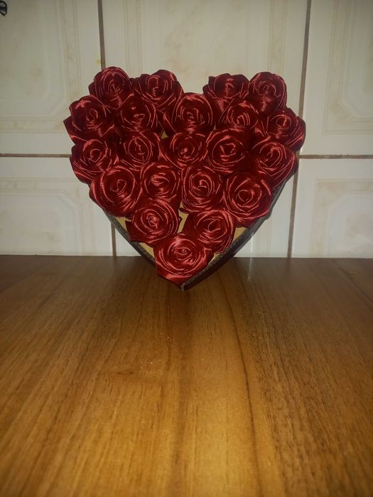 Flori, trandafiri artificiali din satin , ornamente florale