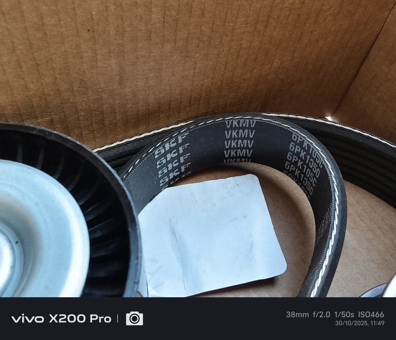 Audi,Seat,WV -VKMAF 31054 - Пистов Ремък, ОБТЕГАЧ и Ролка (комплект)