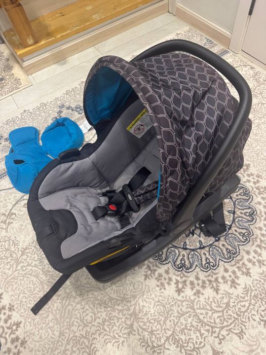 Срочно продаётся автокресло Evenflo