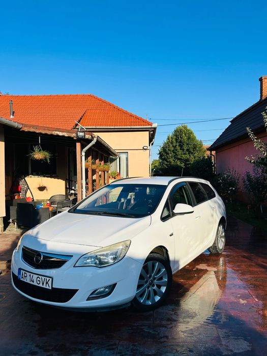 De vânzare Opel Astra J - 2011