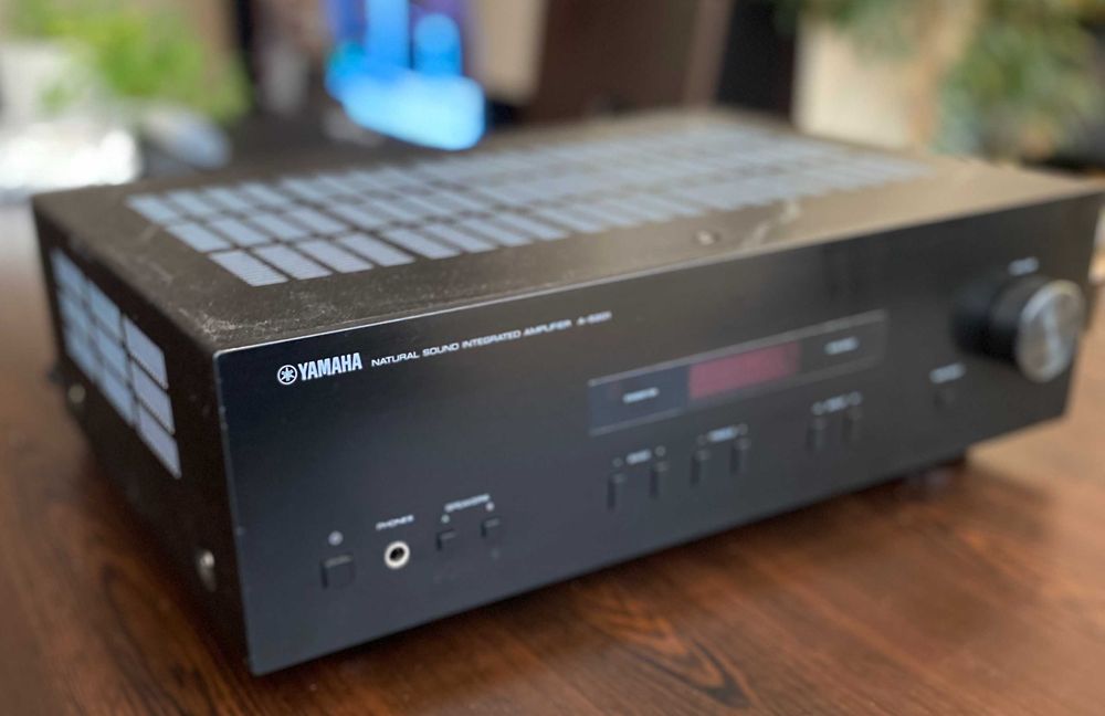 Yamaha A-S201 интегриран стерео усилвател