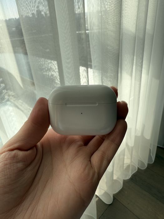 Продаю AirPods Pro