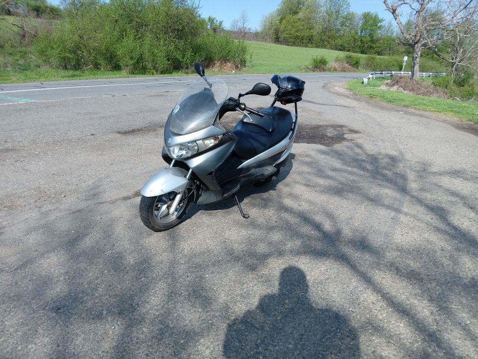 Vand suzuki burgman 125 cm,acte valabile pana in februarie 2026,