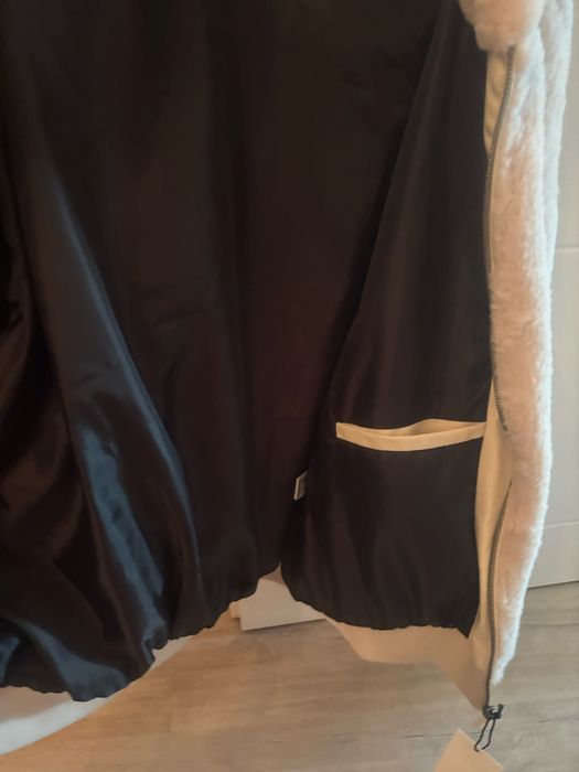 Jacheta blanita Bershka