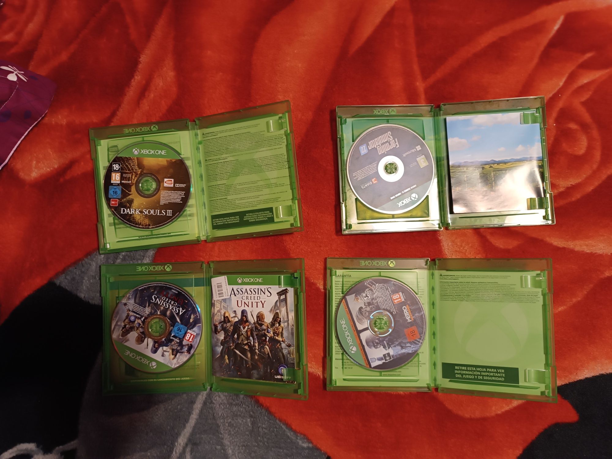 vând 4 jocuri Xbox one sau schimb