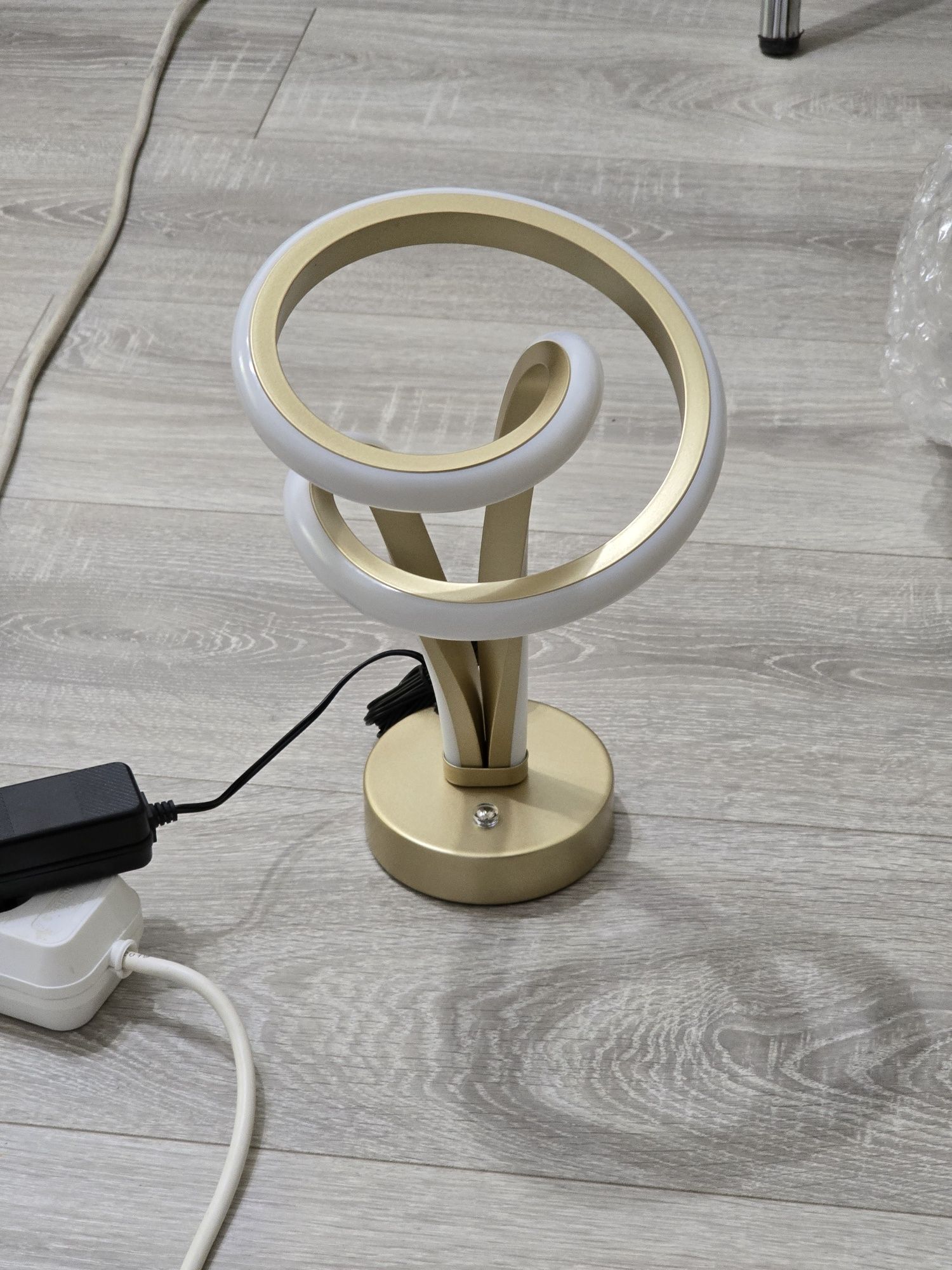 Lampa de noptieră Airnasa – Design spiral modern, 10 moduri RGB