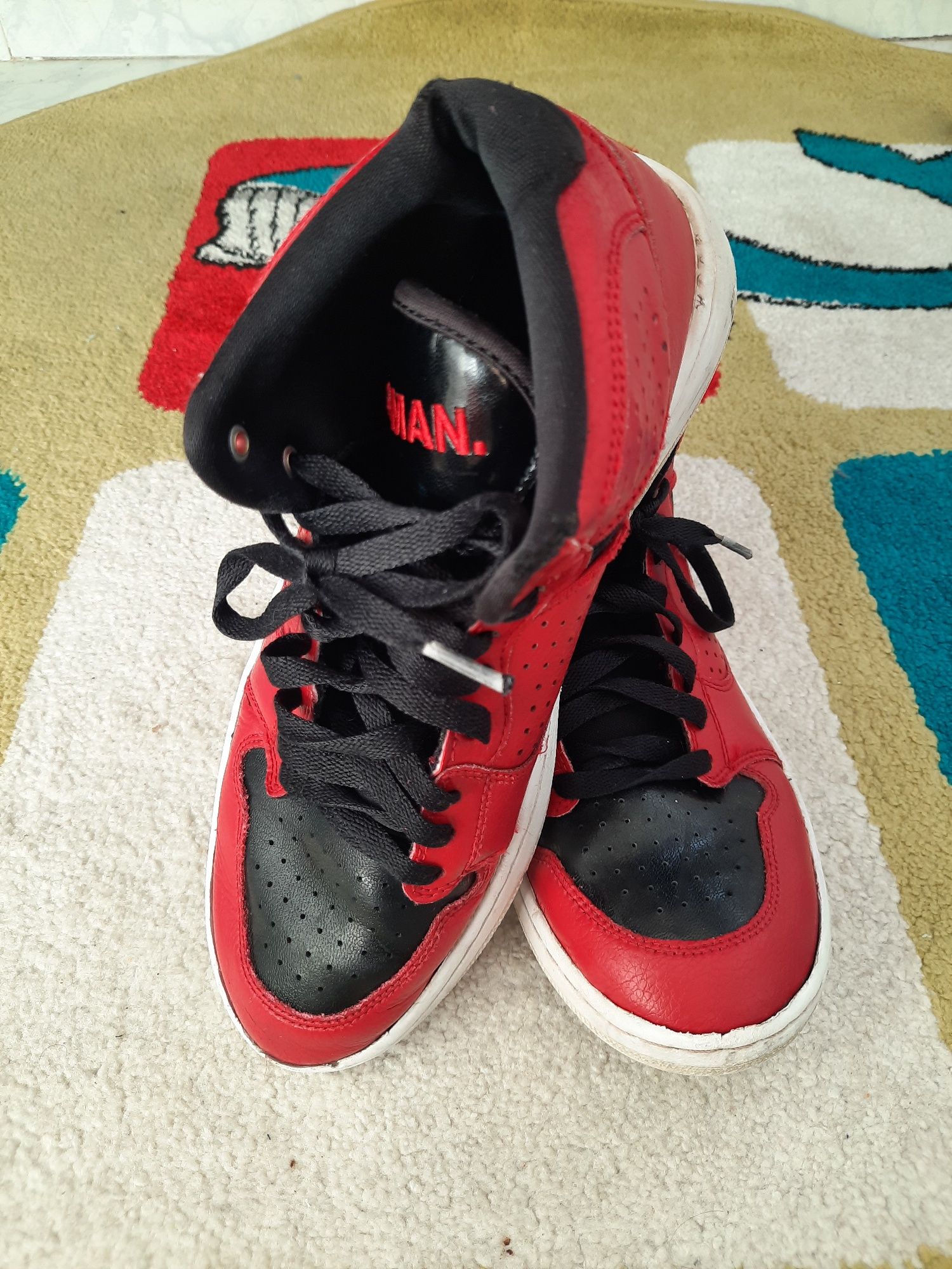 Nike Jordan Jumpman și Adidasi futsal Ginka & Kelme marimea 41