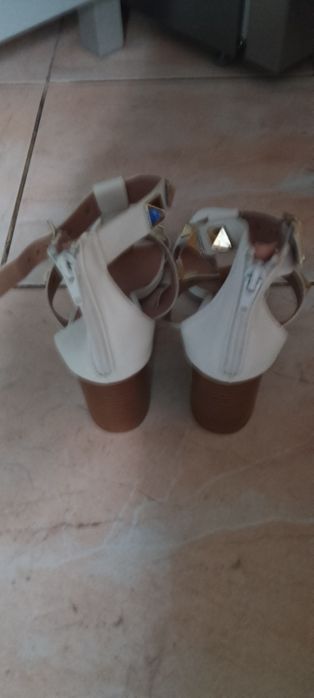 Vând sandale f frumoase