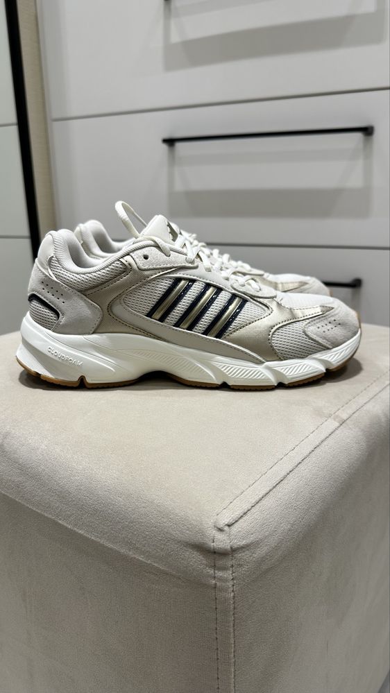 Продаются кроссовки adidas
