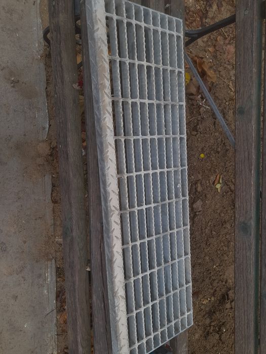 Саты сатылады. Продаются ступеньки