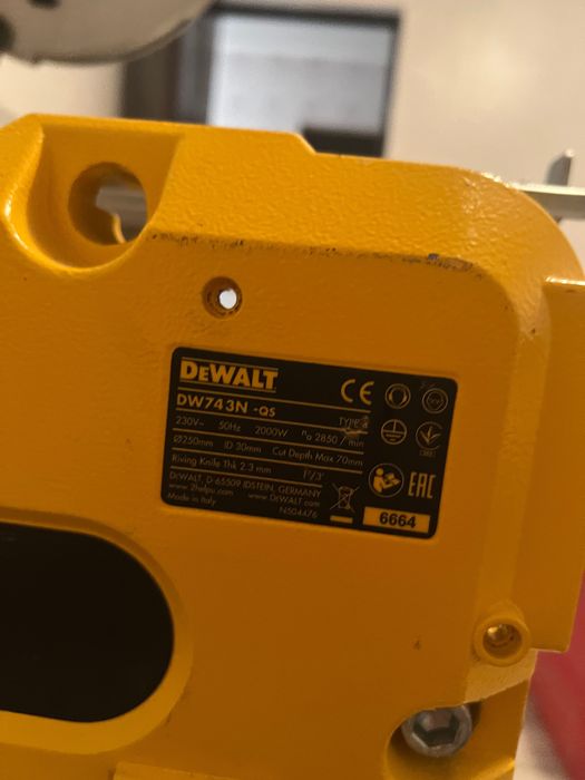 Vând circular Dewalt dw743n-Qs