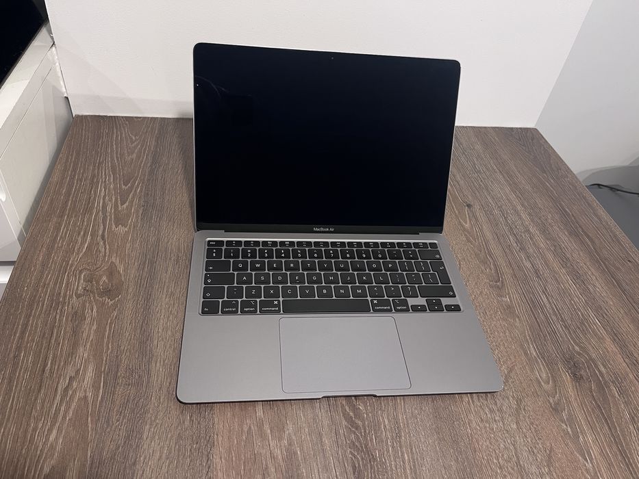 MacBook Air 13" 2020 8GB RAM 256 GB SSD Space Gray