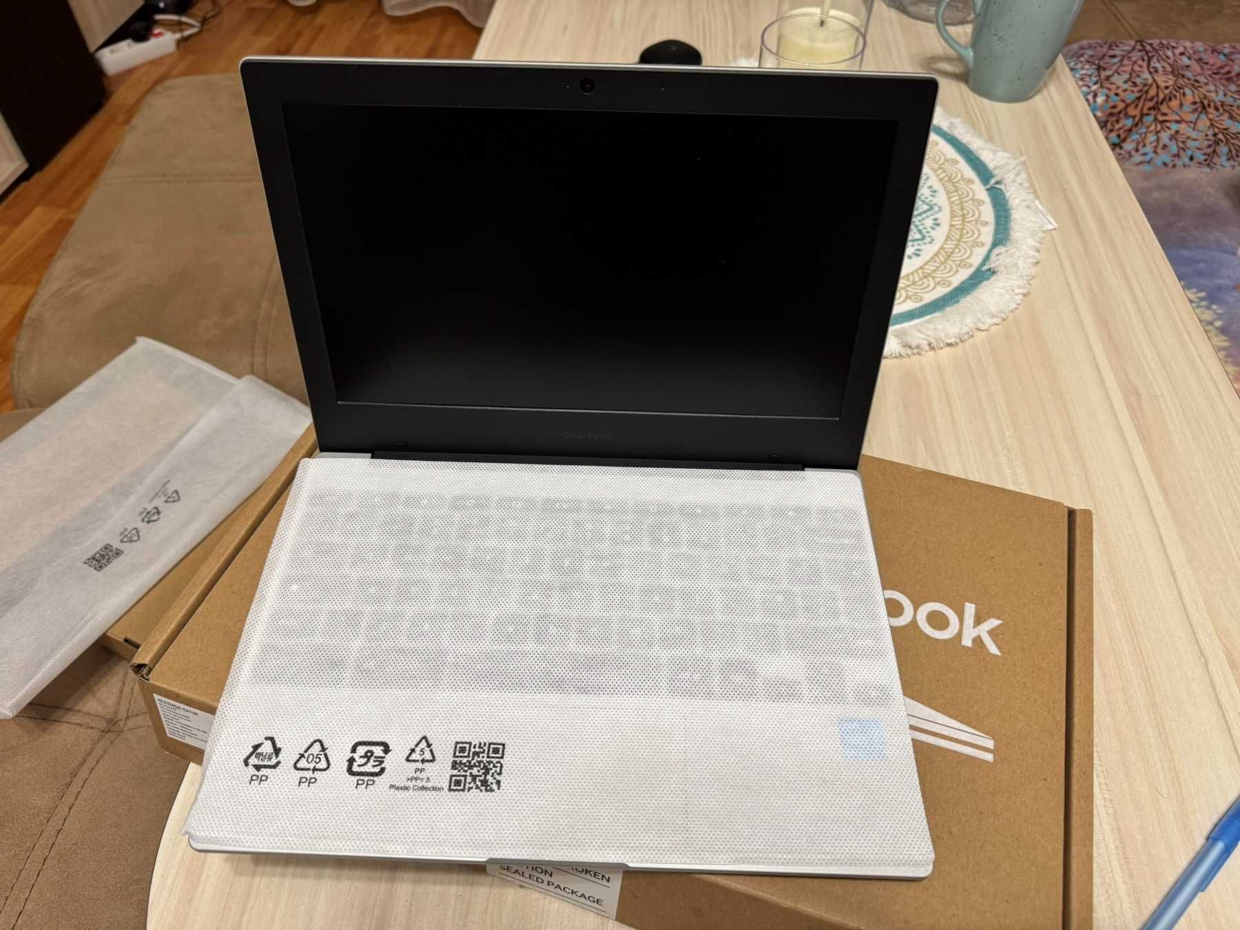 Лаптоп Samsung Galaxy Chromebook Go 11.6" 4RAM, SSD 64GB e.MM