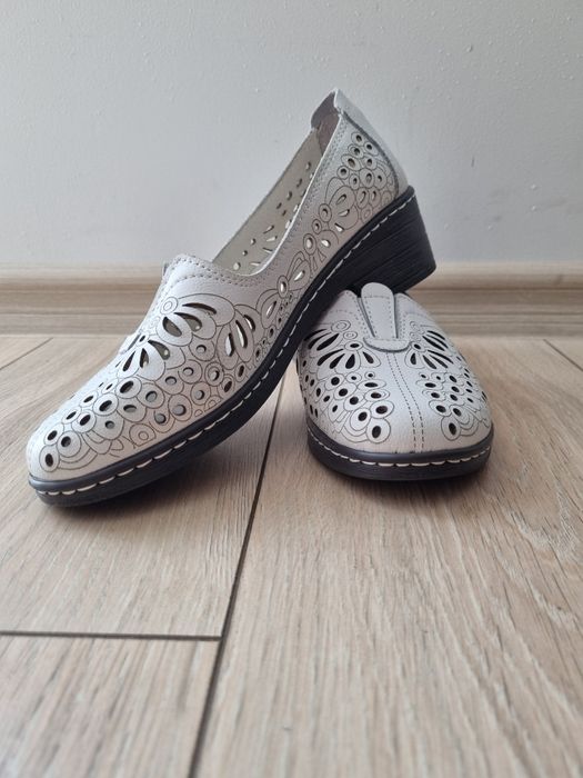 Pantofi / balerini albi din piele naturala marimea 37