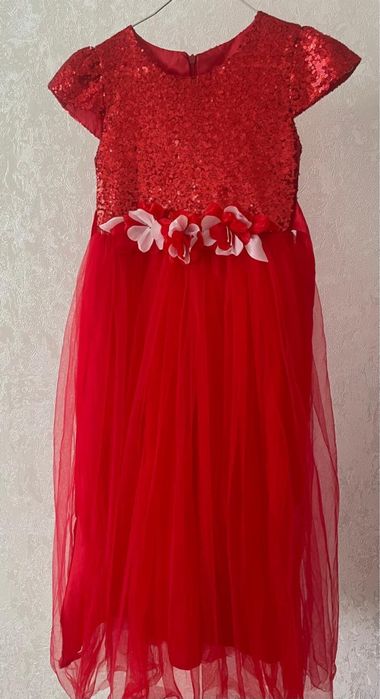 Нарядные  платье детское 7-9лет