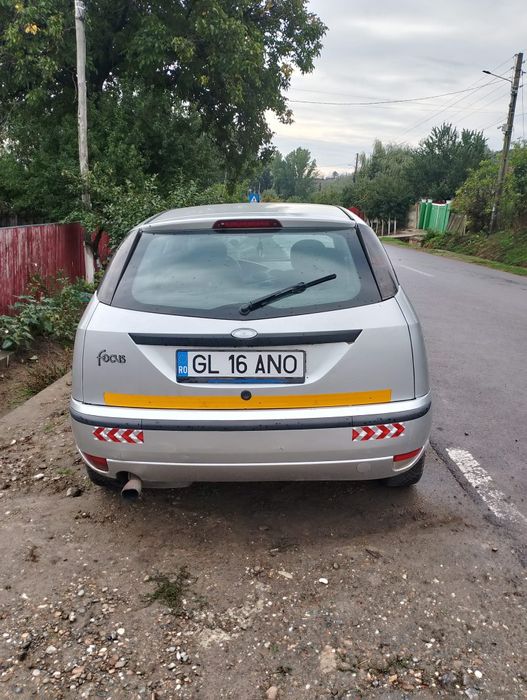Vând Schimb Ford Focus.