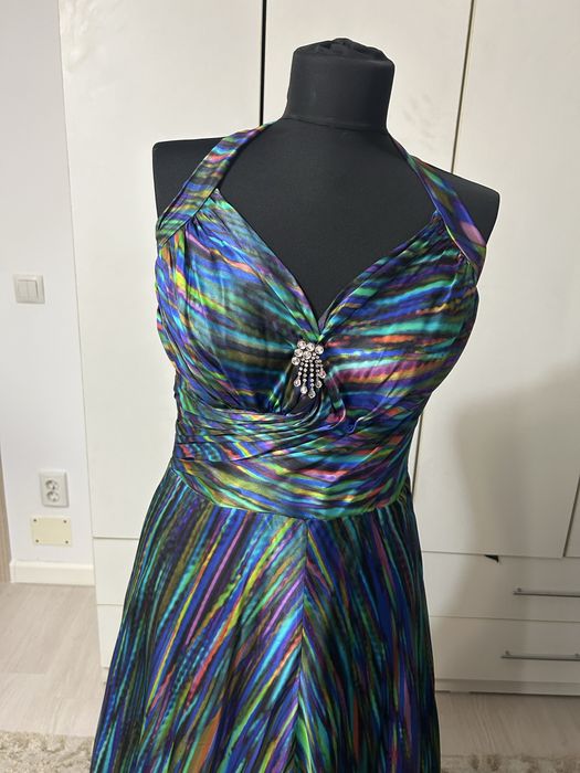 Rochie eleganta din matase, stare foarte buna.